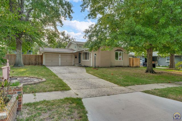 2843 SW McAlister AVE, Topeka, KS 66614