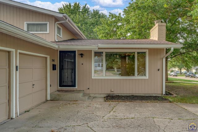 2843 SW McAlister AVE, Topeka, KS 66614