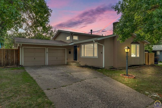 2843 SW McAlister AVE, Topeka, KS 66614