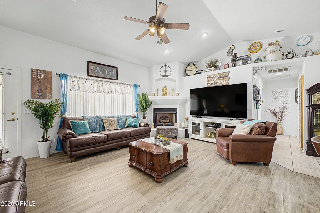 560 TOPEKA Drive, Wickenburg, AZ 85390 — photo 2