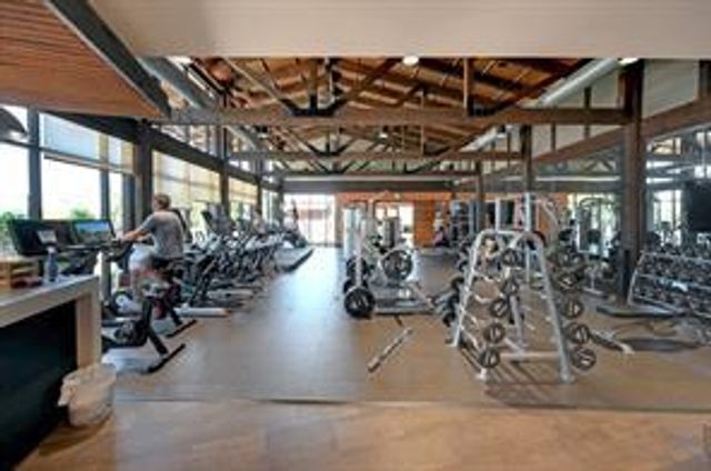 698 Dayridge DR, Dripping Springs, TX 78620