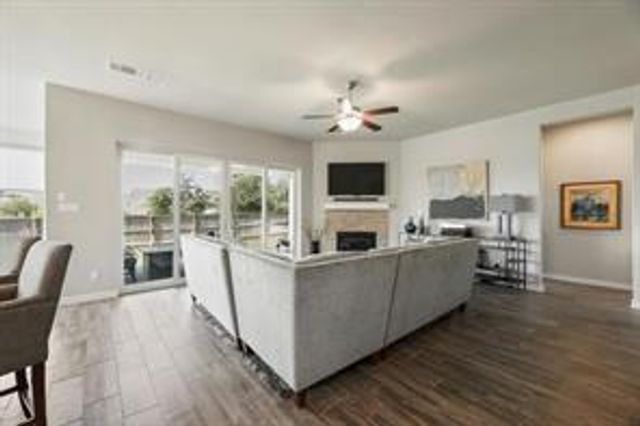 698 Dayridge DR, Dripping Springs, TX 78620