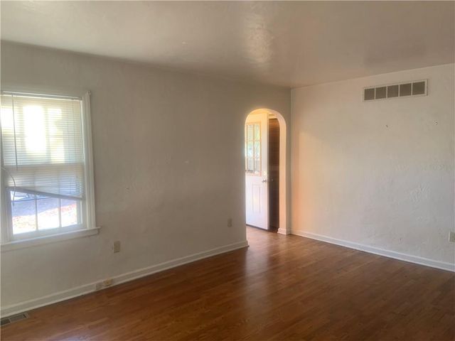 10036 Charlotte Street, Kansas City, MO 64131