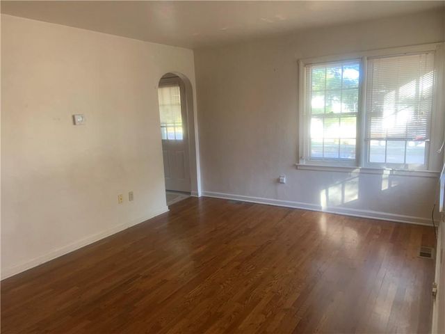 10036 Charlotte Street, Kansas City, MO 64131