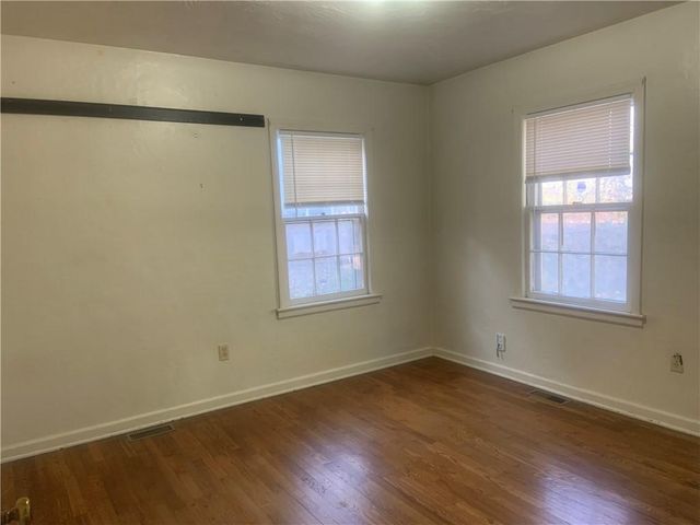 10036 Charlotte Street, Kansas City, MO 64131