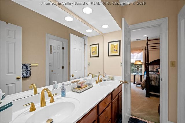 203 Quarry Ridge East Road, Charleston, WV 25304
