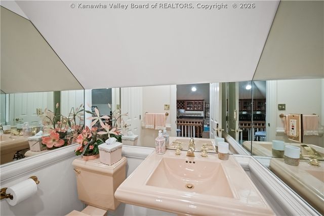 203 Quarry Ridge East Road, Charleston, WV 25304