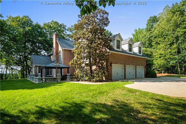203 Quarry Ridge East Road, Charleston, WV 25304