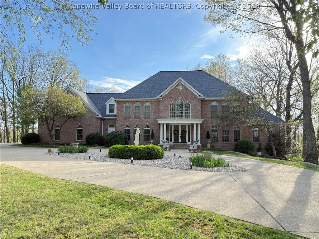 203 Quarry Ridge East Road, Charleston, WV 25304
