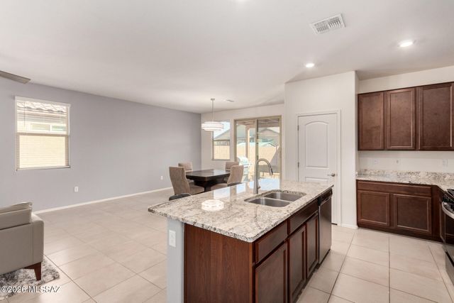 5631 S Ruby Quinn Place, Tucson, AZ 85757