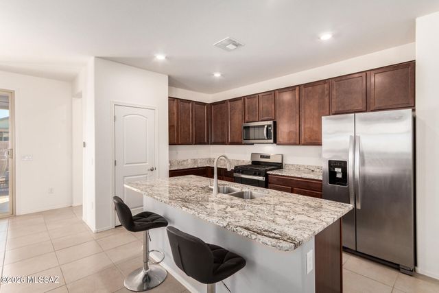 5631 S Ruby Quinn Place, Tucson, AZ 85757