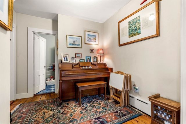 4 Langsford St, Gloucester, MA 01930