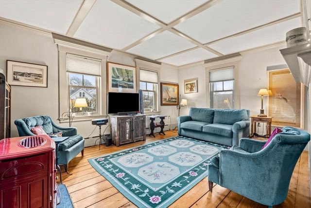 4 Langsford St, Gloucester, MA 01930