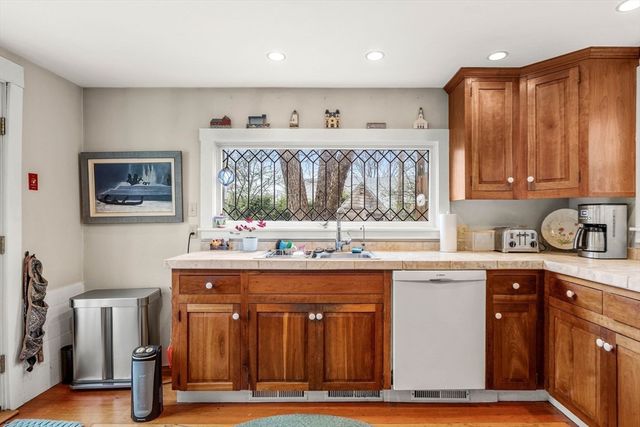 4 Langsford St, Gloucester, MA 01930