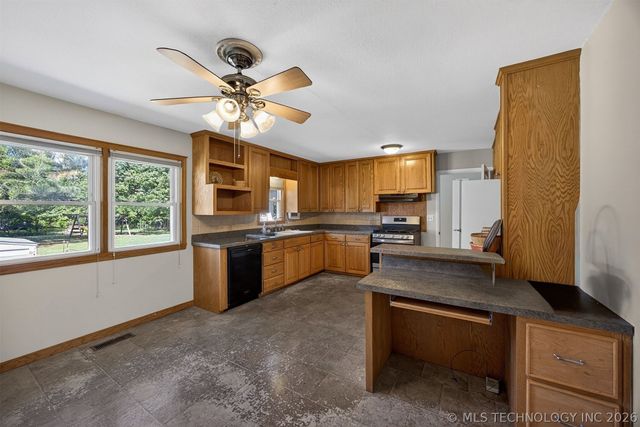 15083 State Highway 82, Tahlequah, OK 74464