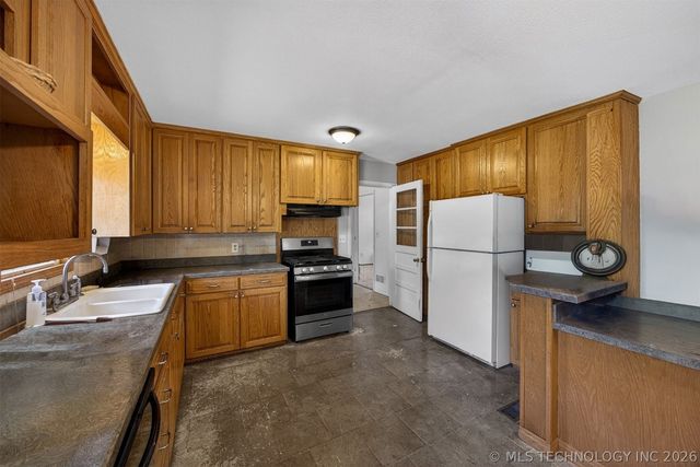15083 State Highway 82, Tahlequah, OK 74464