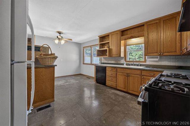 15083 State Highway 82, Tahlequah, OK 74464