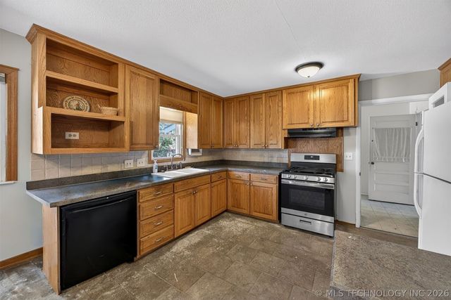 15083 State Highway 82, Tahlequah, OK 74464