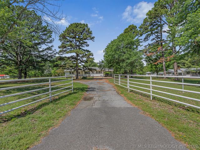 15083 State Highway 82, Tahlequah, OK 74464