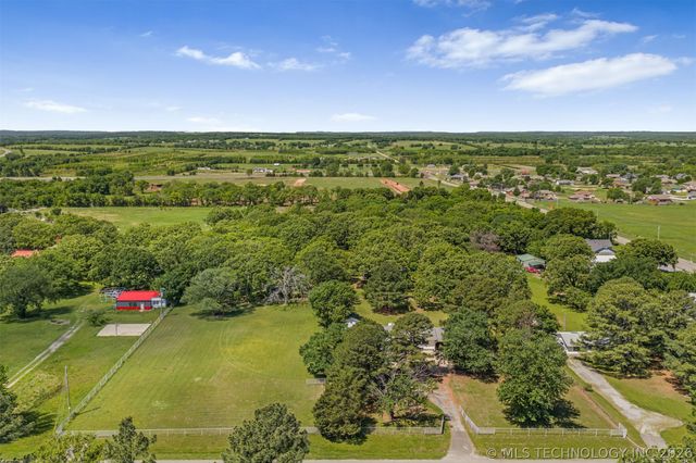 15083 State Highway 82, Tahlequah, OK 74464