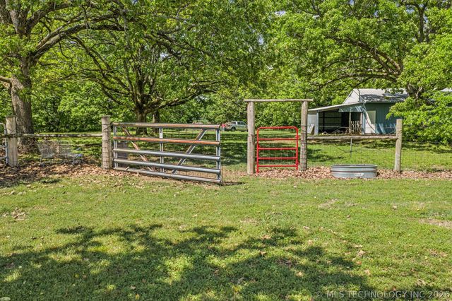 15083 State Highway 82, Tahlequah, OK 74464