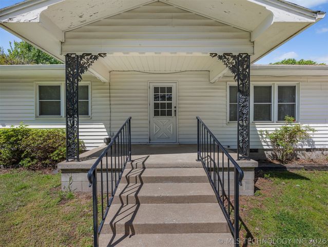 15083 State Highway 82, Tahlequah, OK 74464