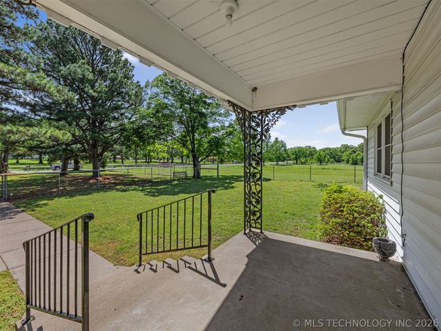 15083 State Highway 82, Tahlequah, OK 74464