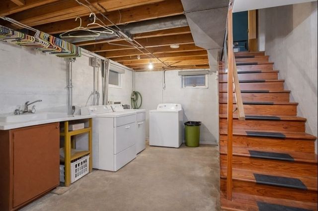 236 Locust Ave, Chartiers, PA 15342