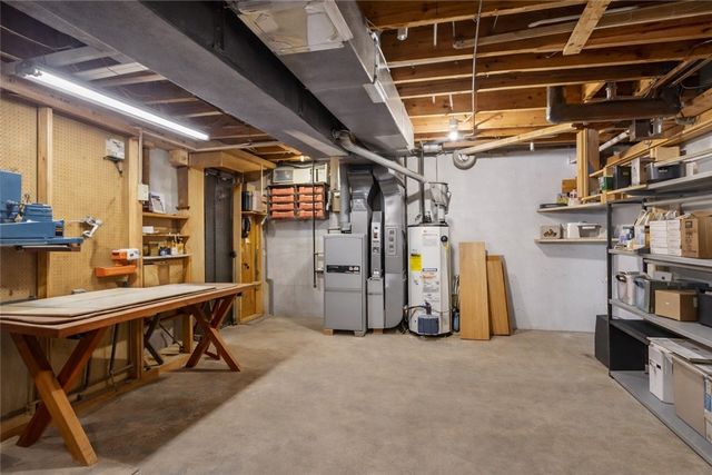 236 Locust Ave, Chartiers, PA 15342