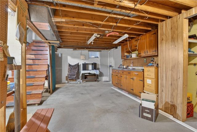 236 Locust Ave, Chartiers, PA 15342