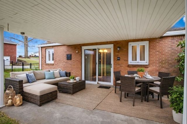 236 Locust Ave, Chartiers, PA 15342