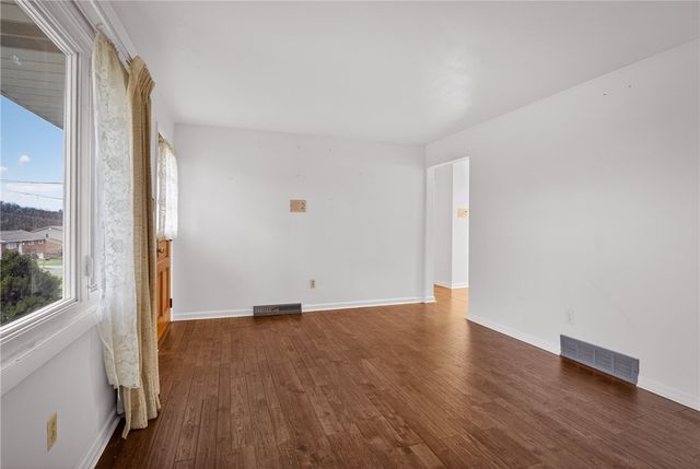 236 Locust Ave, Chartiers, PA 15342