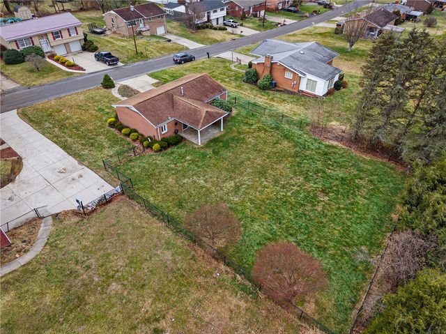 236 Locust Ave, Chartiers, PA 15342