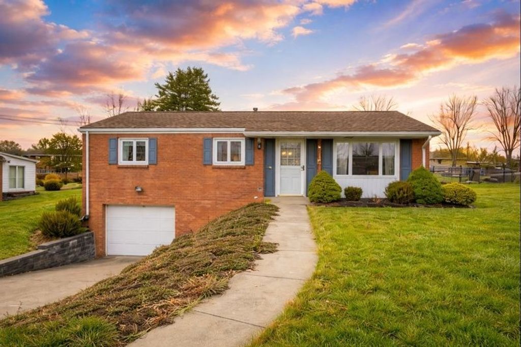 236 Locust Ave, Chartiers, PA 15342