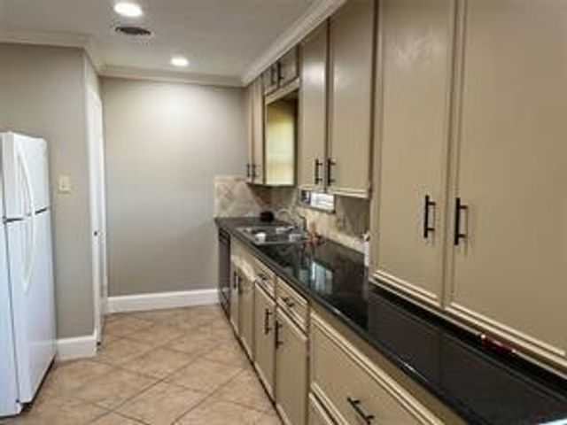 1442 Circle Drive A, Sealy, TX 77474