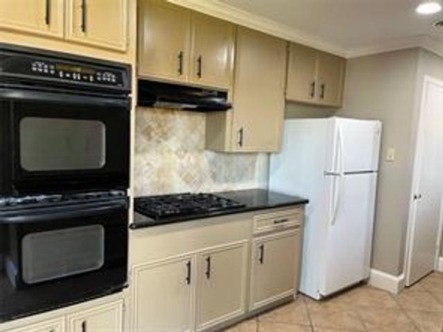 1442 Circle Drive A, Sealy, TX 77474