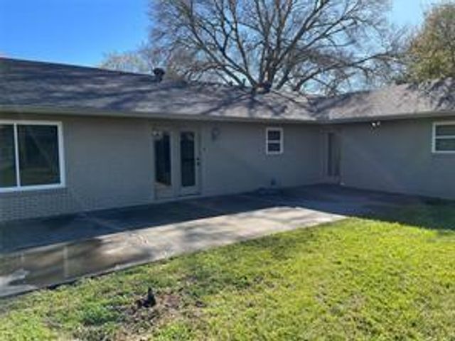 1442 Circle Drive A, Sealy, TX 77474