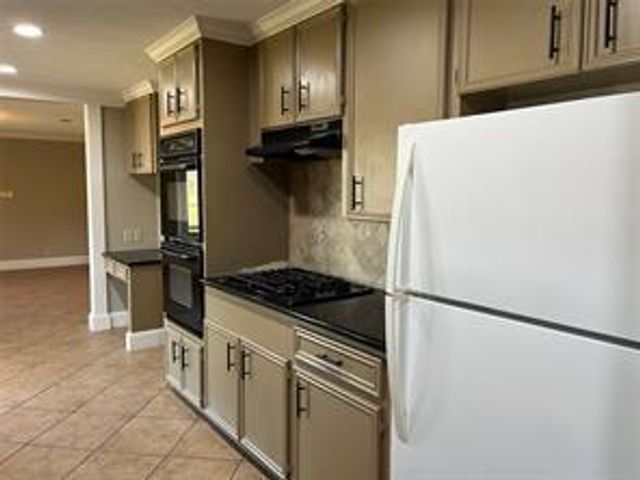 1442 Circle Drive A, Sealy, TX 77474