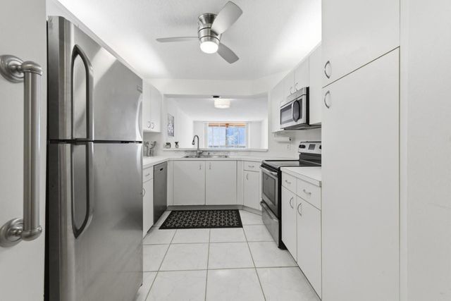 7572 Trent Drive 311, Fort Lauderdale, FL 33321