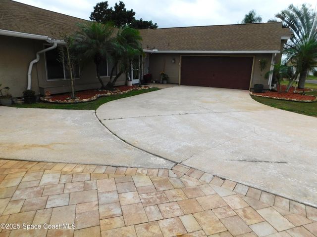 1131 Fairway Court NE, Palm Bay, FL 32905