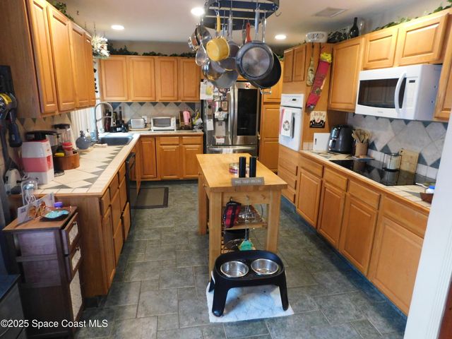 1131 Fairway Court NE, Palm Bay, FL 32905