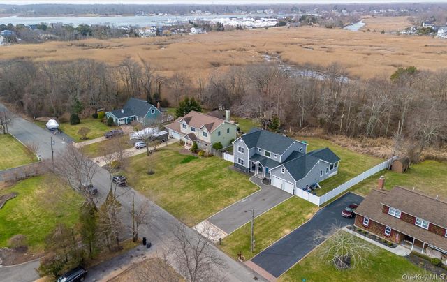270 Edgewood Avenue, Oakdale, NY 11769