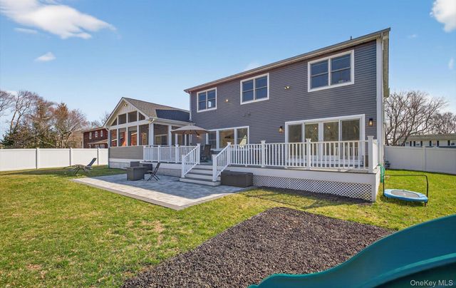 270 Edgewood Avenue, Oakdale, NY 11769