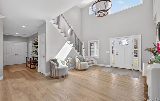 270 Edgewood Avenue, Oakdale, NY 11769