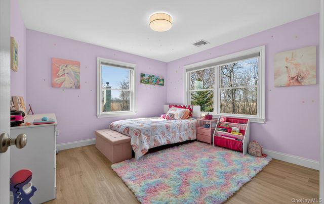 270 Edgewood Avenue, Oakdale, NY 11769