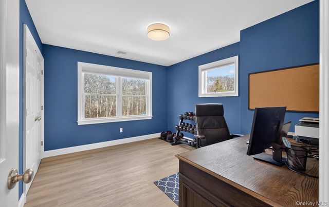 270 Edgewood Avenue, Oakdale, NY 11769