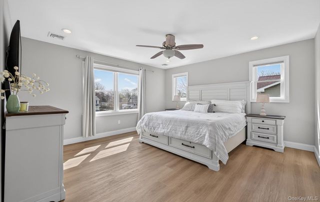 270 Edgewood Avenue, Oakdale, NY 11769