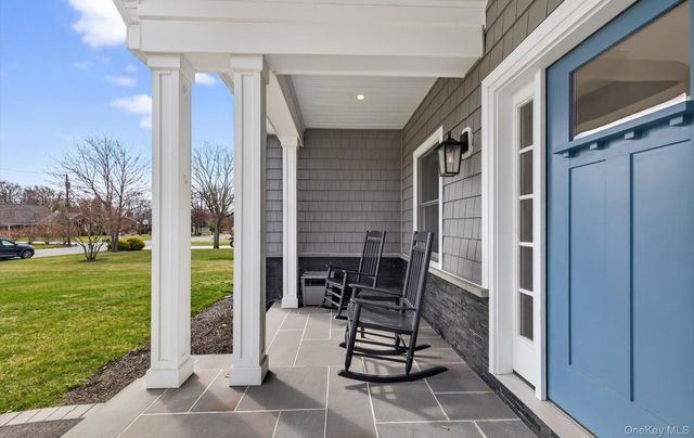 270 Edgewood Avenue, Oakdale, NY 11769