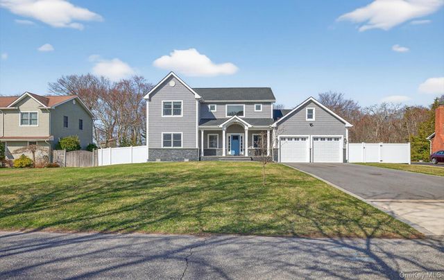 270 Edgewood Avenue, Oakdale, NY 11769