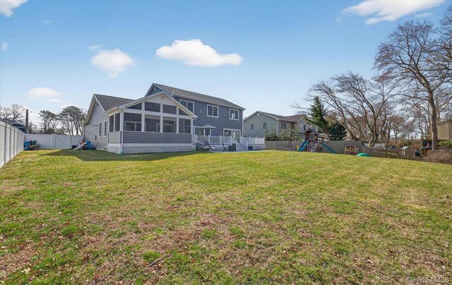 270 Edgewood Avenue, Oakdale, NY 11769